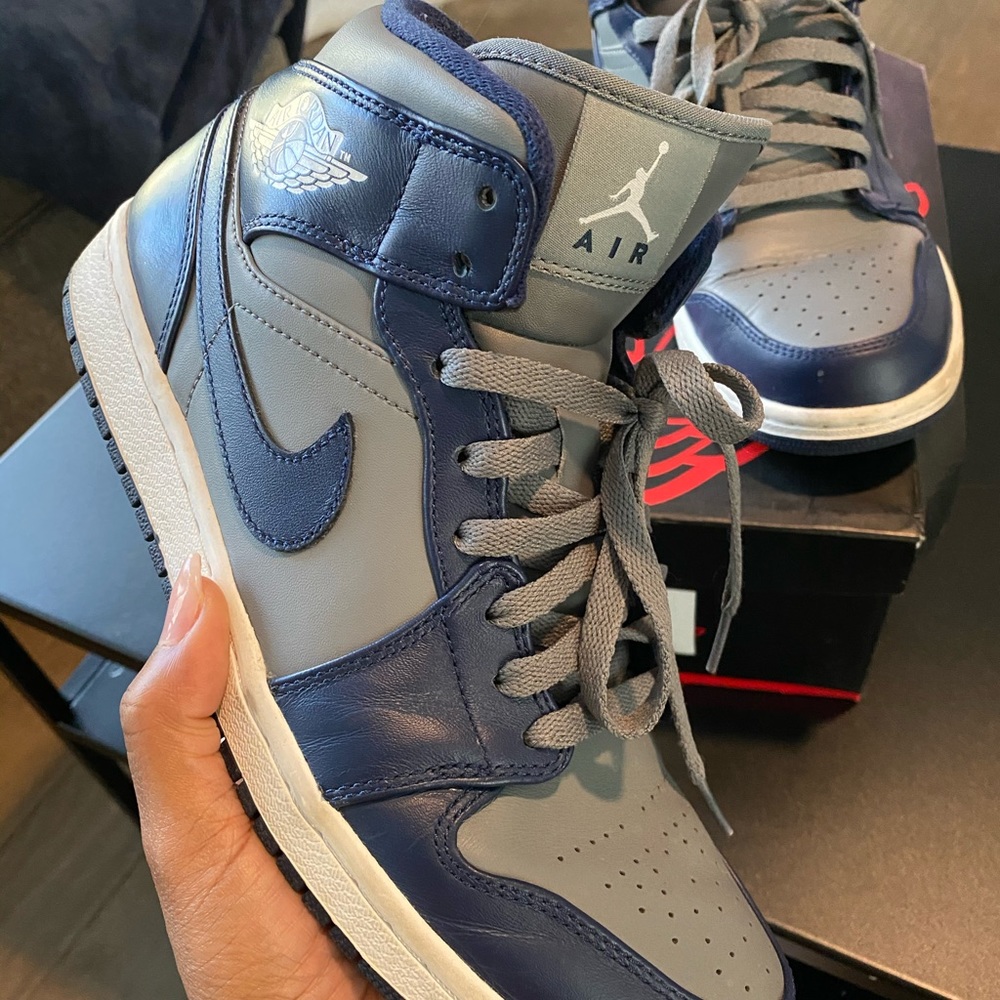 Air Jordan 1 Mids!! 🔥🔥